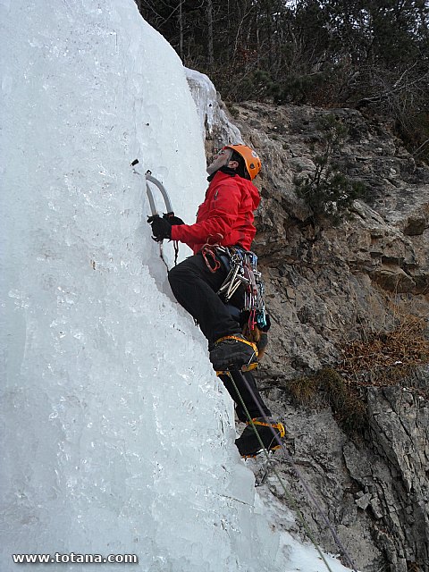 Escalada en cascadas de hielo. Pirineos, Bielsa, Valle de Pineta - 179
