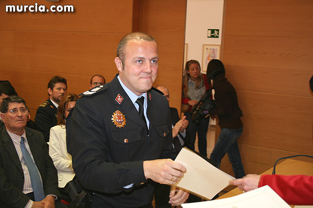 Entrega de diplomas acreditativos a 72 nuevos mandos de las policas locales de la Regin - 23