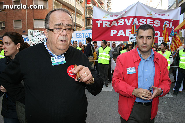 Cientos de miles de personas se manifiestan en Murcia a favor del trasvase - 24