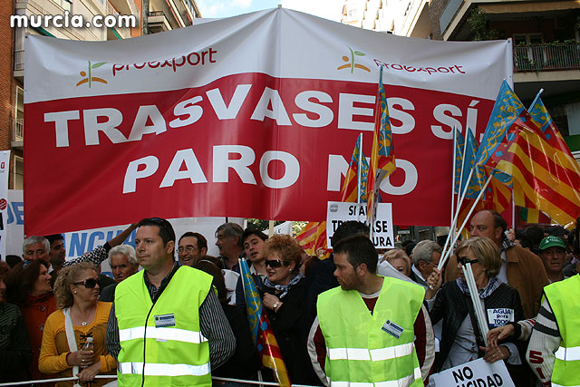 Cientos de miles de personas se manifiestan en Murcia a favor del trasvase - 33