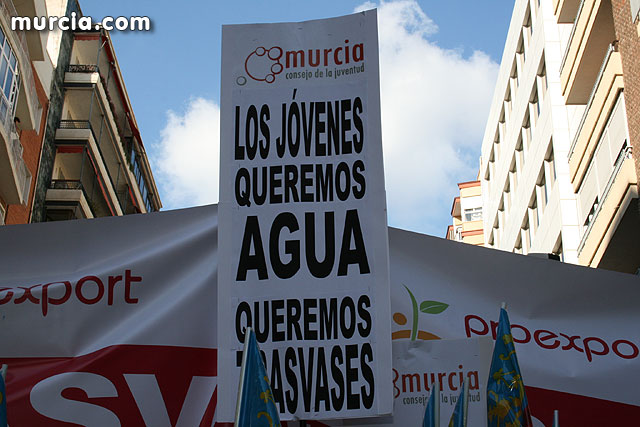 Cientos de miles de personas se manifiestan en Murcia a favor del trasvase - 36
