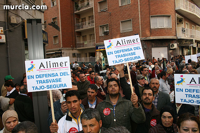Cientos de miles de personas se manifiestan en Murcia a favor del trasvase - 38