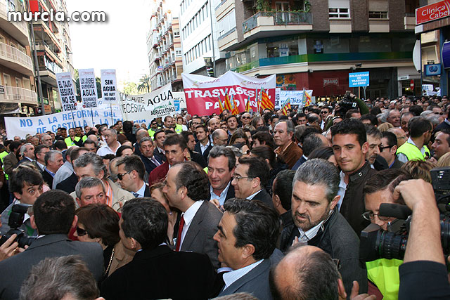 Cientos de miles de personas se manifiestan en Murcia a favor del trasvase - 74