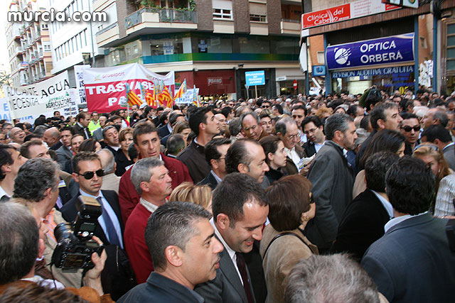 Cientos de miles de personas se manifiestan en Murcia a favor del trasvase - 76