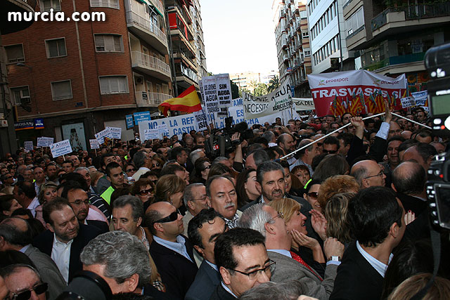 Cientos de miles de personas se manifiestan en Murcia a favor del trasvase - 99