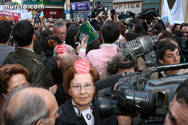 Cientos de miles de personas se manifiestan en Murcia a favor del trasvase - 104