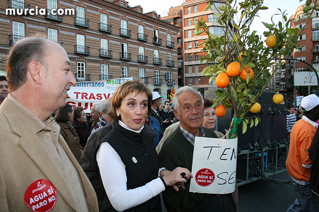 Cientos de miles de personas se manifiestan en Murcia a favor del trasvase - 166