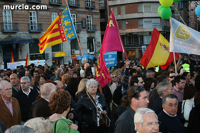 Cientos de miles de personas se manifiestan en Murcia a favor del trasvase - 172