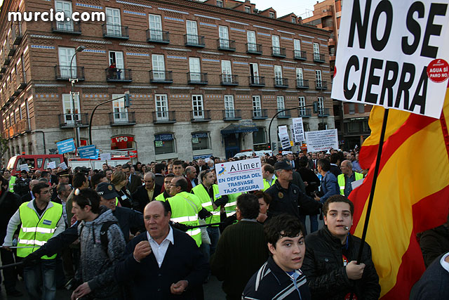 Cientos de miles de personas se manifiestan en Murcia a favor del trasvase - 175