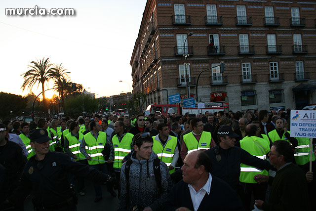 Cientos de miles de personas se manifiestan en Murcia a favor del trasvase - 176