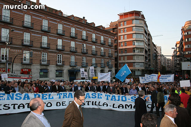 Cientos de miles de personas se manifiestan en Murcia a favor del trasvase - 178