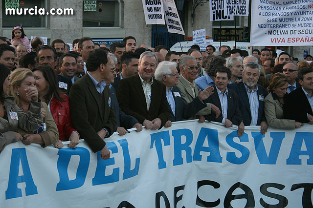 Cientos de miles de personas se manifiestan en Murcia a favor del trasvase - 179