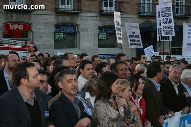 Cientos de miles de personas se manifiestan en Murcia a favor del trasvase - 180