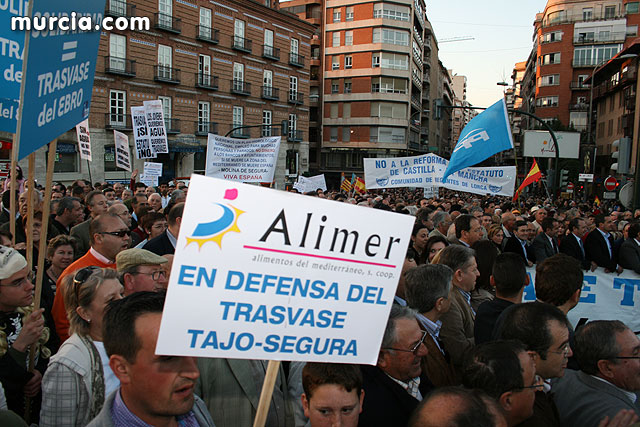 Cientos de miles de personas se manifiestan en Murcia a favor del trasvase - 183