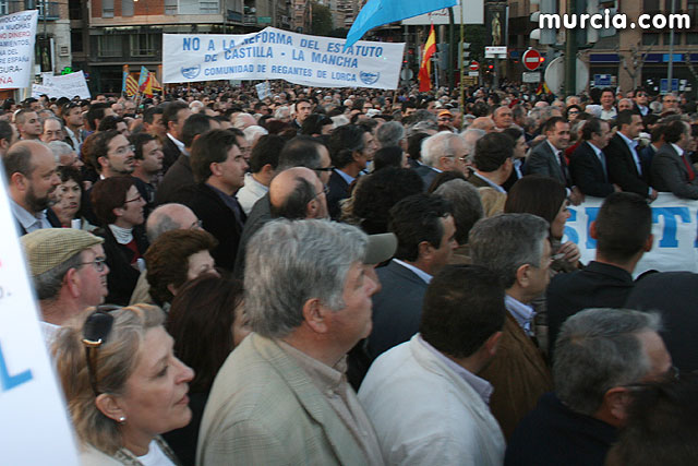 Cientos de miles de personas se manifiestan en Murcia a favor del trasvase - 184