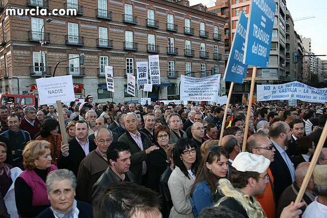Cientos de miles de personas se manifiestan en Murcia a favor del trasvase - 185
