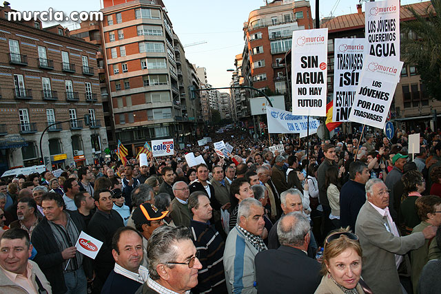 Cientos de miles de personas se manifiestan en Murcia a favor del trasvase - 191