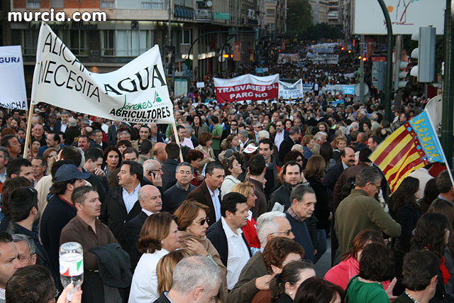 Cientos de miles de personas se manifiestan en Murcia a favor del trasvase - 212
