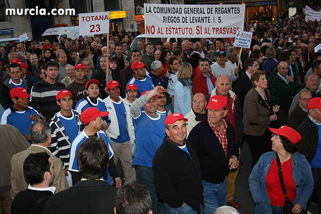 Cientos de miles de personas se manifiestan en Murcia a favor del trasvase - 255