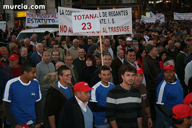 Cientos de miles de personas se manifiestan en Murcia a favor del trasvase - 258
