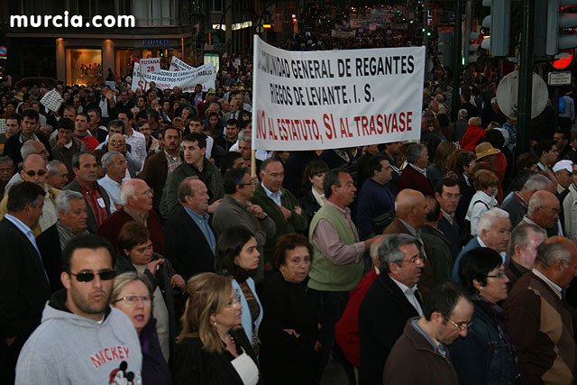 Cientos de miles de personas se manifiestan en Murcia a favor del trasvase - 260