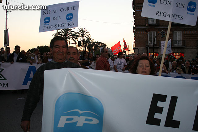 Cientos de miles de personas se manifiestan en Murcia a favor del trasvase - 270