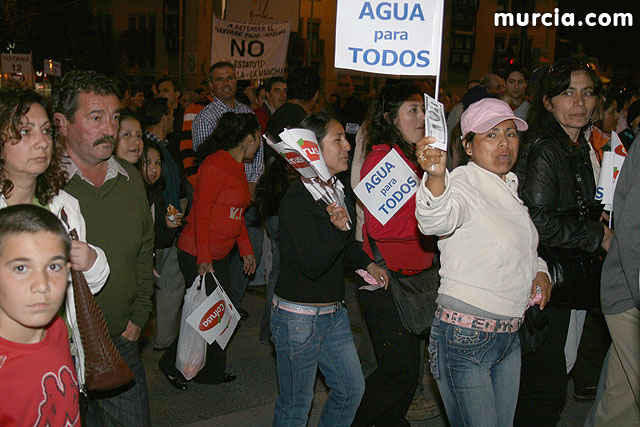 Cientos de miles de personas se manifiestan en Murcia a favor del trasvase - 302