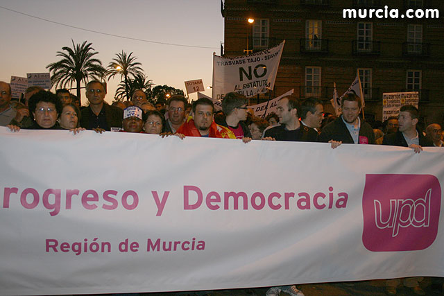 Cientos de miles de personas se manifiestan en Murcia a favor del trasvase - 306