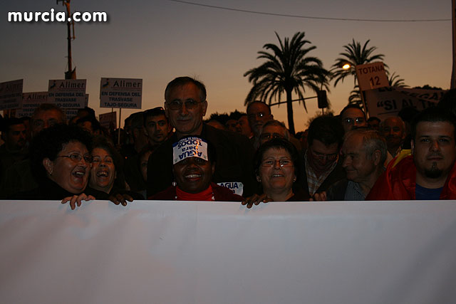 Cientos de miles de personas se manifiestan en Murcia a favor del trasvase - 308