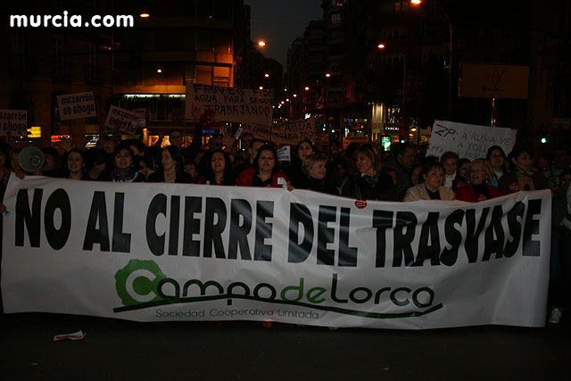 Cientos de miles de personas se manifiestan en Murcia a favor del trasvase - 312