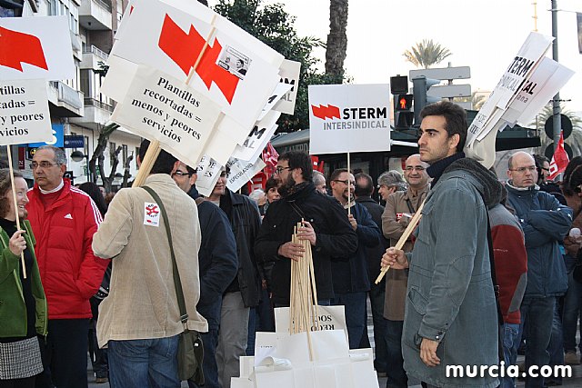 Cerca de 40.000 personas vuelven a manifestar en Murcia su rechazo al “Tijeretazo” de Valcrcel y al preacuerdo al que han llegado algunas organizaciones y la Administracin regional - 2