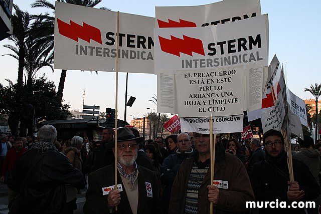 Cerca de 40.000 personas vuelven a manifestar en Murcia su rechazo al “Tijeretazo” de Valcrcel y al preacuerdo al que han llegado algunas organizaciones y la Administracin regional - 4