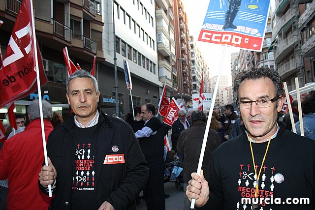 Cerca de 40.000 personas vuelven a manifestar en Murcia su rechazo al “Tijeretazo” de Valcrcel y al preacuerdo al que han llegado algunas organizaciones y la Administracin regional - 9