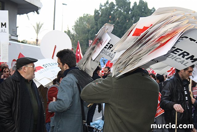 Cerca de 40.000 personas vuelven a manifestar en Murcia su rechazo al “Tijeretazo” de Valcrcel y al preacuerdo al que han llegado algunas organizaciones y la Administracin regional - 15