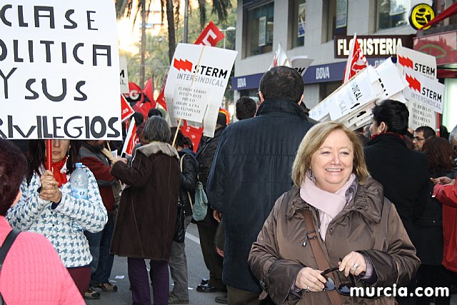 Cerca de 40.000 personas vuelven a manifestar en Murcia su rechazo al “Tijeretazo” de Valcrcel y al preacuerdo al que han llegado algunas organizaciones y la Administracin regional - 21