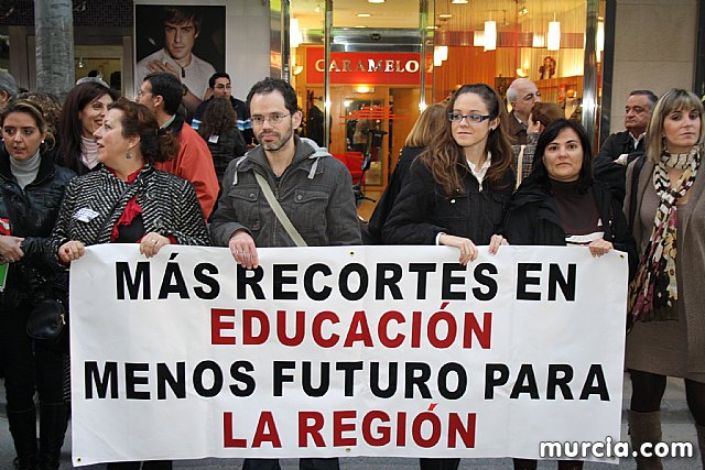 Cerca de 40.000 personas vuelven a manifestar en Murcia su rechazo al “Tijeretazo” de Valcrcel y al preacuerdo al que han llegado algunas organizaciones y la Administracin regional - 31