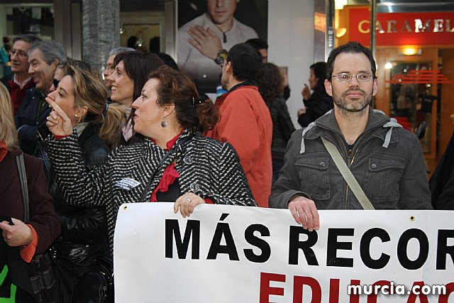 Cerca de 40.000 personas vuelven a manifestar en Murcia su rechazo al “Tijeretazo” de Valcrcel y al preacuerdo al que han llegado algunas organizaciones y la Administracin regional - 32