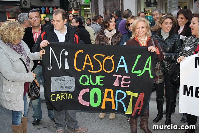 Cerca de 40.000 personas vuelven a manifestar en Murcia su rechazo al “Tijeretazo” de Valcrcel y al preacuerdo al que han llegado algunas organizaciones y la Administracin regional - 34