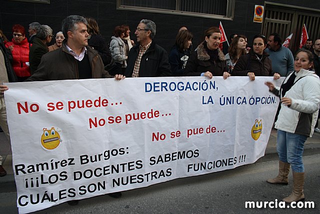 Cerca de 40.000 personas vuelven a manifestar en Murcia su rechazo al “Tijeretazo” de Valcrcel y al preacuerdo al que han llegado algunas organizaciones y la Administracin regional - 35