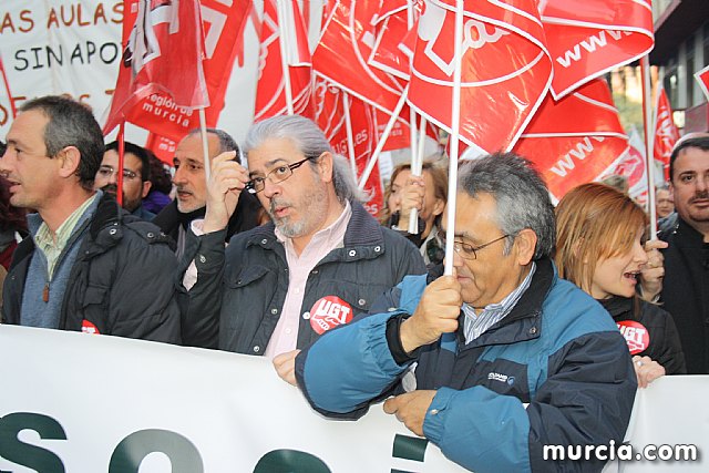 Cerca de 40.000 personas vuelven a manifestar en Murcia su rechazo al “Tijeretazo” de Valcrcel y al preacuerdo al que han llegado algunas organizaciones y la Administracin regional - 38