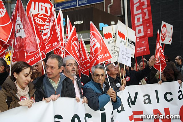 Cerca de 40.000 personas vuelven a manifestar en Murcia su rechazo al “Tijeretazo” de Valcrcel y al preacuerdo al que han llegado algunas organizaciones y la Administracin regional - 41