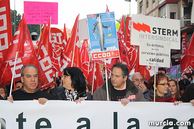 Cerca de 40.000 personas vuelven a manifestar en Murcia su rechazo al “Tijeretazo” de Valcrcel y al preacuerdo al que han llegado algunas organizaciones y la Administracin regional - 45