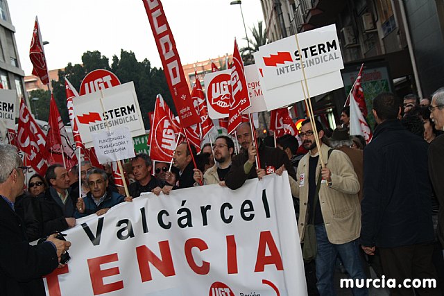 Cerca de 40.000 personas vuelven a manifestar en Murcia su rechazo al “Tijeretazo” de Valcrcel y al preacuerdo al que han llegado algunas organizaciones y la Administracin regional - 48