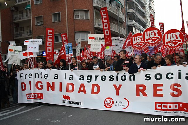Cerca de 40.000 personas vuelven a manifestar en Murcia su rechazo al “Tijeretazo” de Valcrcel y al preacuerdo al que han llegado algunas organizaciones y la Administracin regional - 52