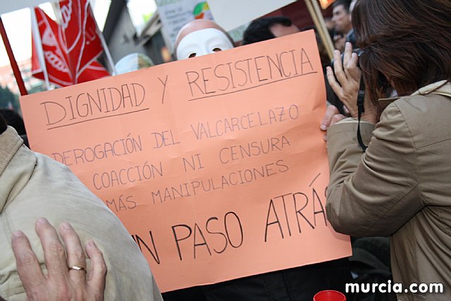 Cerca de 40.000 personas vuelven a manifestar en Murcia su rechazo al “Tijeretazo” de Valcrcel y al preacuerdo al que han llegado algunas organizaciones y la Administracin regional - 56