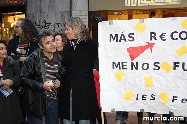 Cerca de 40.000 personas vuelven a manifestar en Murcia su rechazo al “Tijeretazo” de Valcrcel y al preacuerdo al que han llegado algunas organizaciones y la Administracin regional - 65