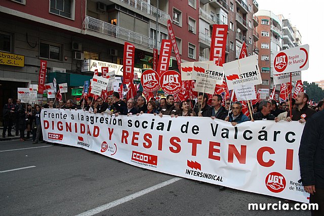 Cerca de 40.000 personas vuelven a manifestar en Murcia su rechazo al “Tijeretazo” de Valcrcel y al preacuerdo al que han llegado algunas organizaciones y la Administracin regional - 67