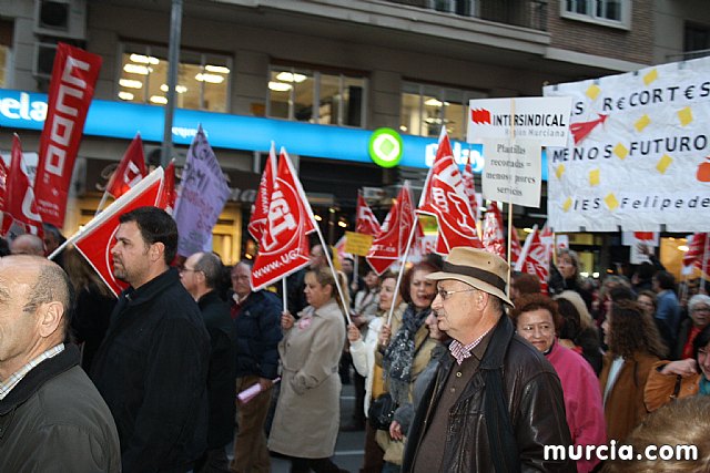 Cerca de 40.000 personas vuelven a manifestar en Murcia su rechazo al “Tijeretazo” de Valcrcel y al preacuerdo al que han llegado algunas organizaciones y la Administracin regional - 73