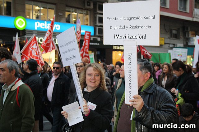 Cerca de 40.000 personas vuelven a manifestar en Murcia su rechazo al “Tijeretazo” de Valcrcel y al preacuerdo al que han llegado algunas organizaciones y la Administracin regional - 78