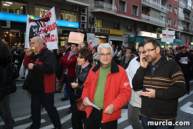 Cerca de 40.000 personas vuelven a manifestar en Murcia su rechazo al “Tijeretazo” de Valcrcel y al preacuerdo al que han llegado algunas organizaciones y la Administracin regional - 82